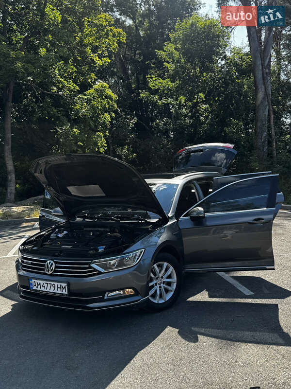 Універсал Volkswagen Passat 2017 в Житомирі