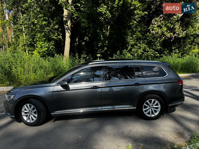 Універсал Volkswagen Passat 2017 в Житомирі