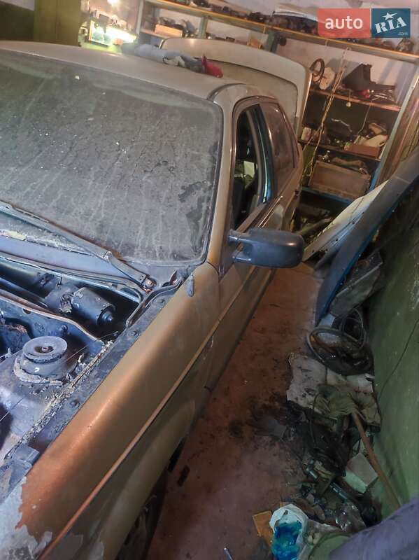 Седан Volkswagen Passat 1989 в Ладыжине