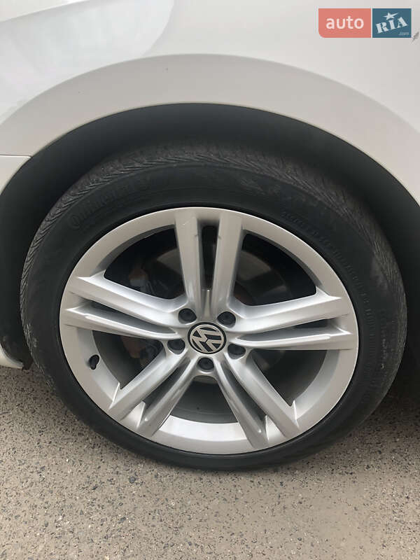 Седан Volkswagen Passat 2014 в Днепре