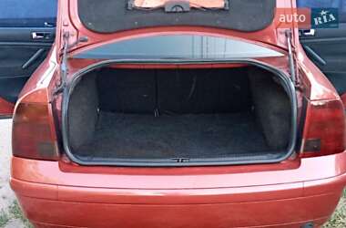 Седан Volkswagen Passat 1998 в 
