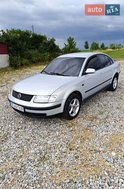 Седан Volkswagen Passat 1998 в Глыбокой