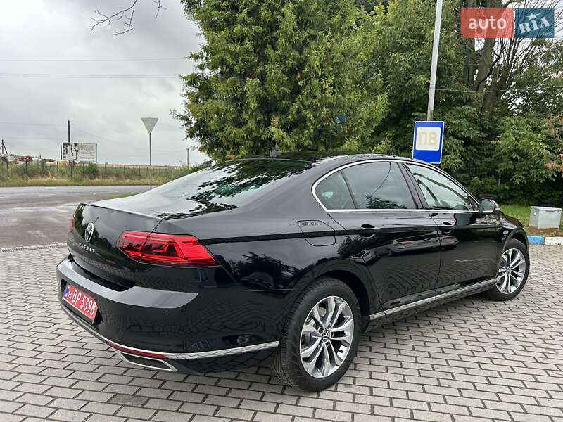 Седан Volkswagen Passat 2020 в Львове