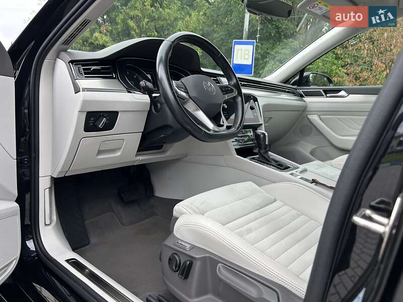 Седан Volkswagen Passat 2020 в Львове