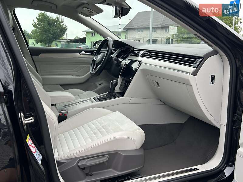 Седан Volkswagen Passat 2020 в Львове