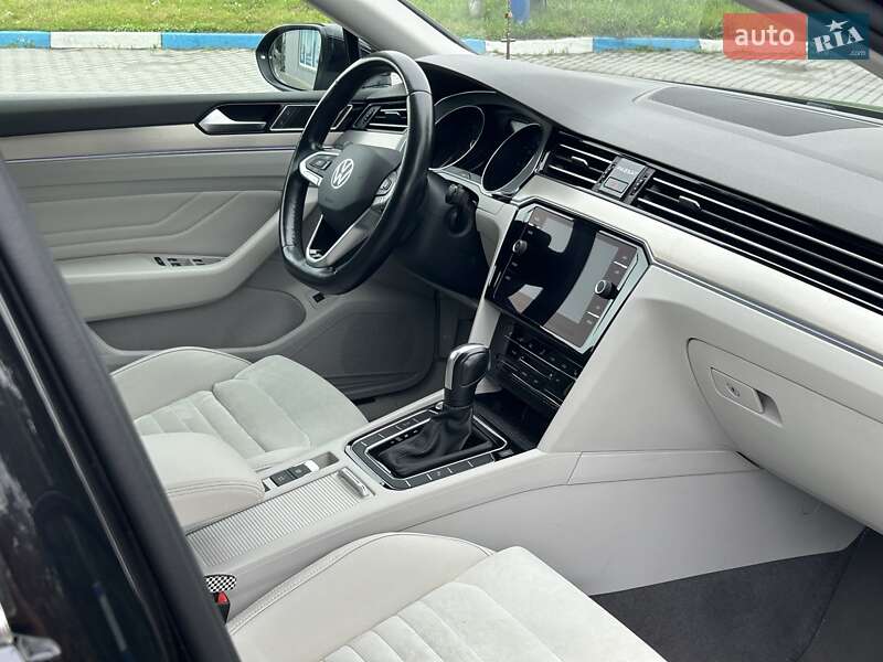 Седан Volkswagen Passat 2020 в Львове