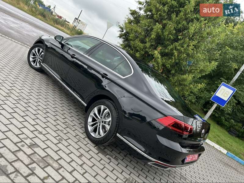 Седан Volkswagen Passat 2020 в Львове
