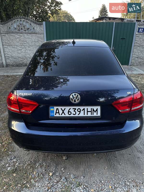 Седан Volkswagen Passat 2012 в Краснограді