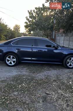 Седан Volkswagen Passat 2012 в Краснограді
