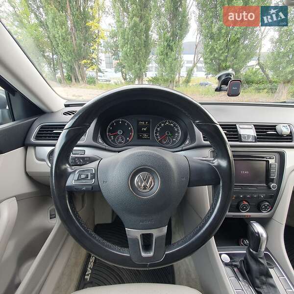 Седан Volkswagen Passat 2015 в Тернополе