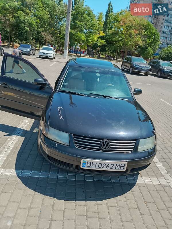 Седан Volkswagen Passat 1997 в Одессе