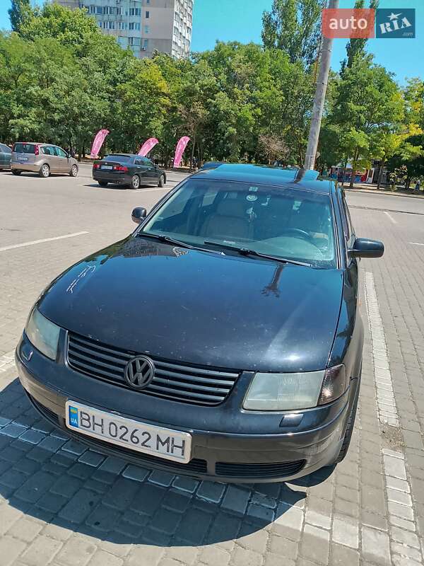 Седан Volkswagen Passat 1997 в Одессе
