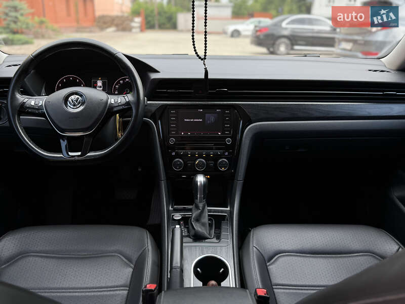 Седан Volkswagen Passat 2020 в Коростене