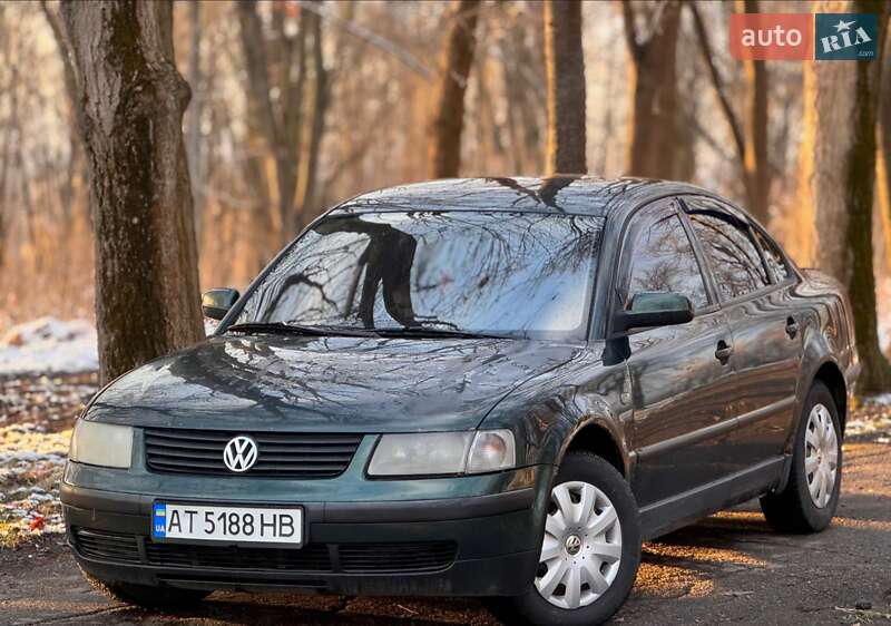 Седан Volkswagen Passat 1996 в Калуше