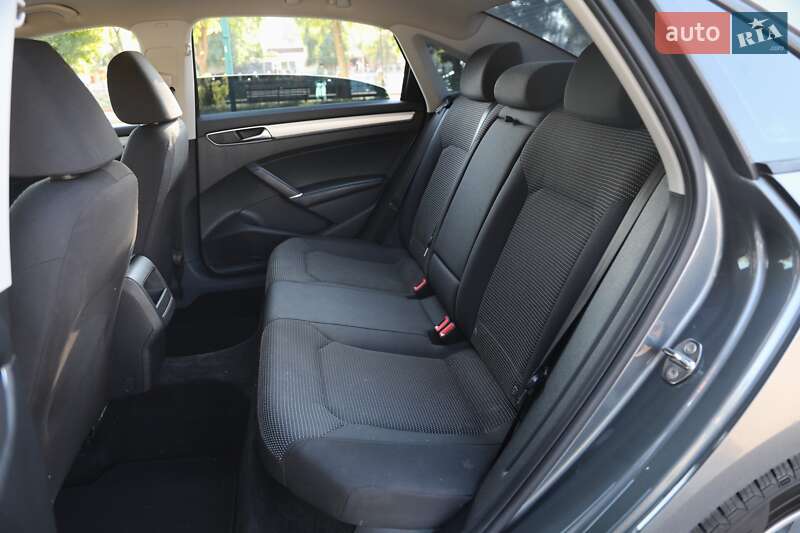 Седан Volkswagen Passat 2018 в Харькове