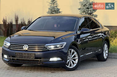 Седан Volkswagen Passat 2015 в 