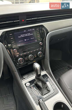 Седан Volkswagen Passat 2021 в 
