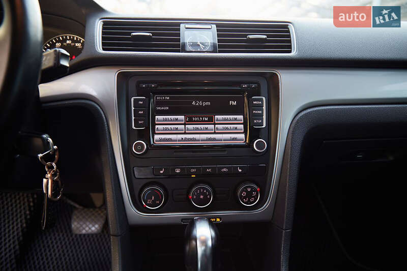 Седан Volkswagen Passat 2013 в Києві