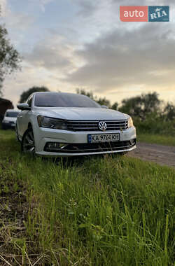 Седан Volkswagen Passat 2016 в Киеве