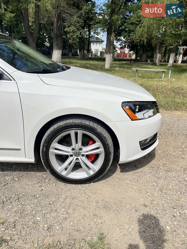Седан Volkswagen Passat 2014 в Чернівцях