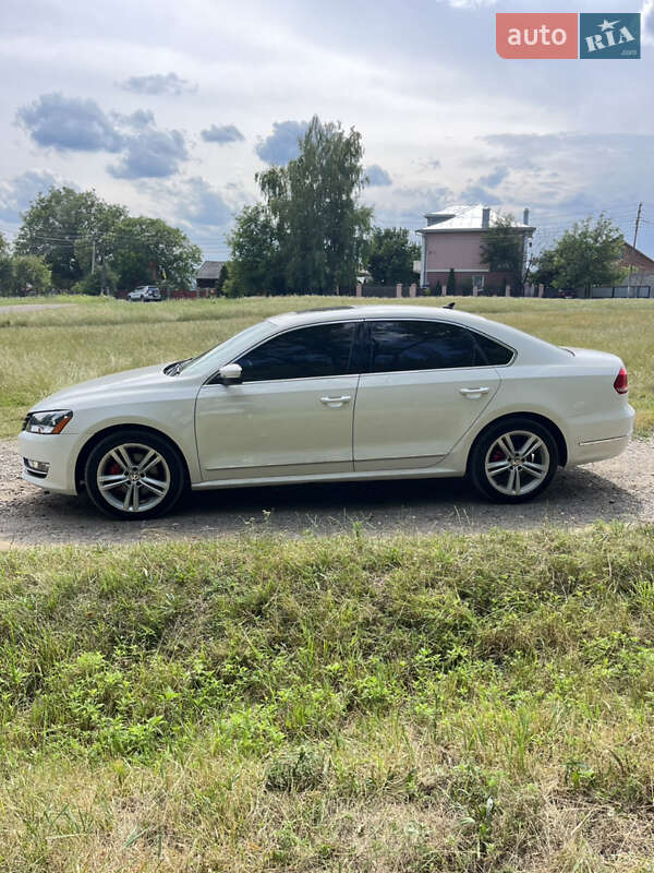 Седан Volkswagen Passat 2014 в Чернівцях