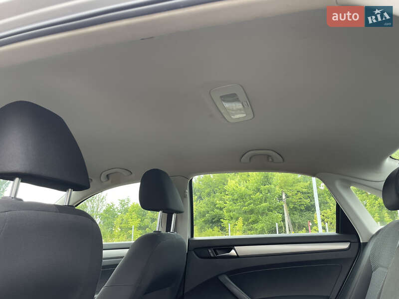 Седан Volkswagen Passat 2012 в Шумске