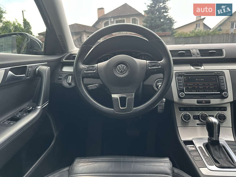 Универсал Volkswagen Passat 2014 в Киеве