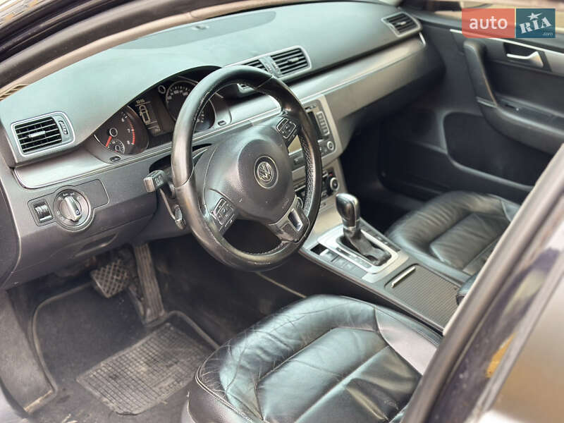 Универсал Volkswagen Passat 2011 в Киеве
