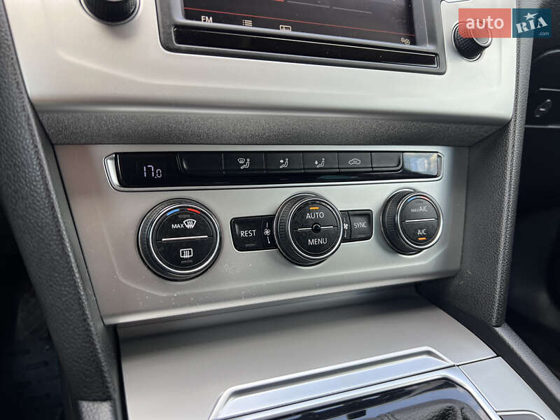 Универсал Volkswagen Passat 2015 в Киеве
