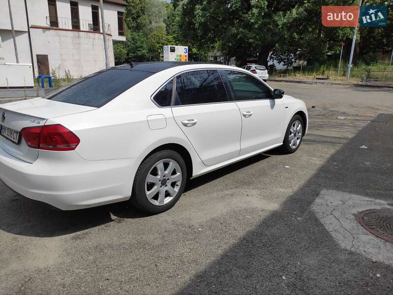 Седан Volkswagen Passat 2014 в Киеве