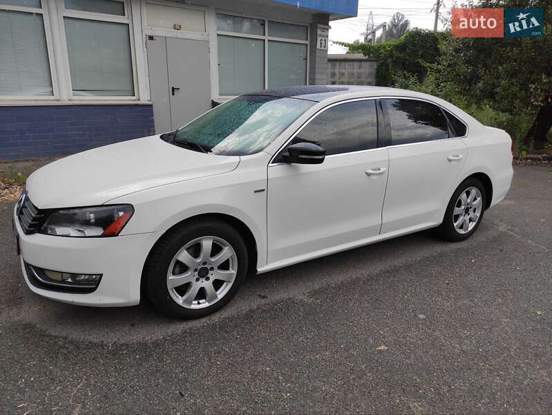 Седан Volkswagen Passat 2014 в Киеве