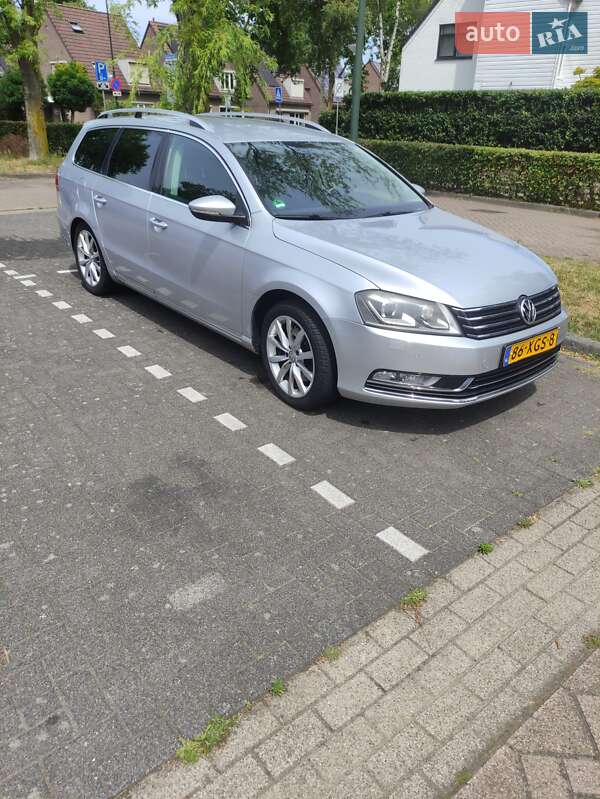 Універсал Volkswagen Passat 2010 в Чернівцях