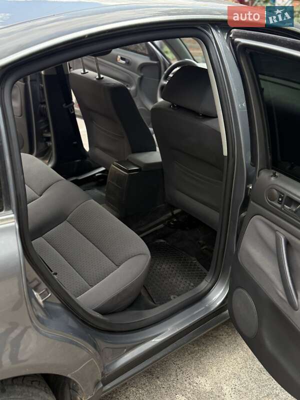 Седан Volkswagen Passat 2004 в Виннице