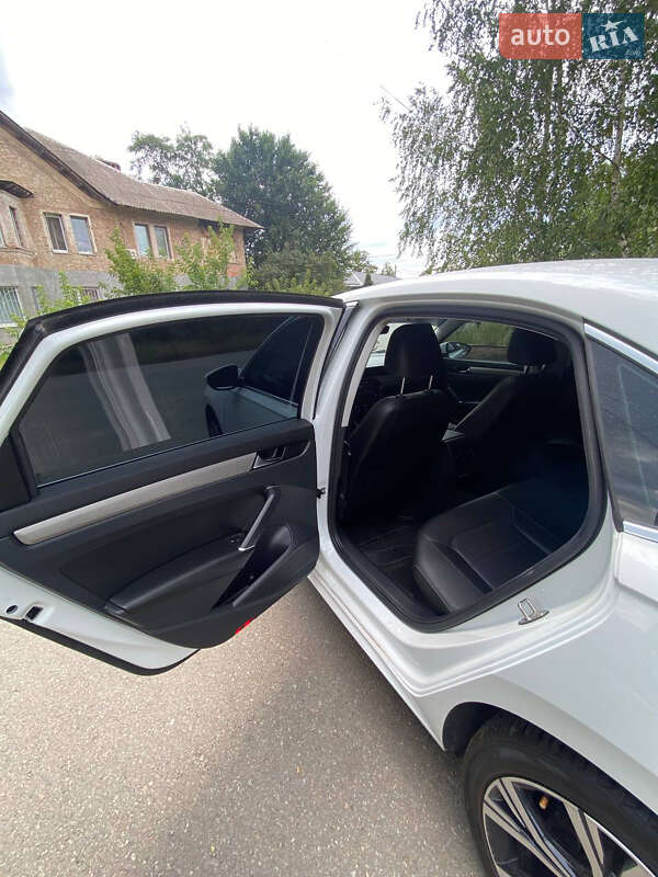 Седан Volkswagen Passat 2021 в Кривом Роге