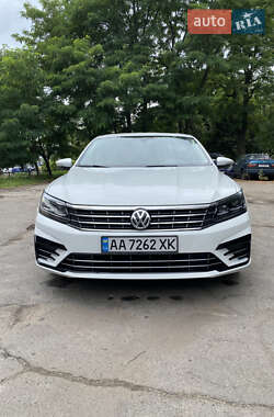 Седан Volkswagen Passat 2016 в Києві