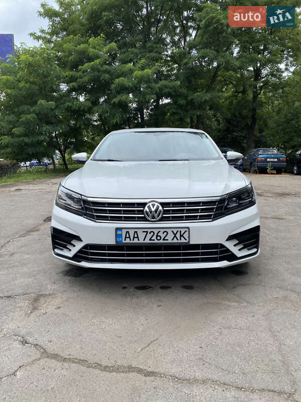 Седан Volkswagen Passat 2016 в 