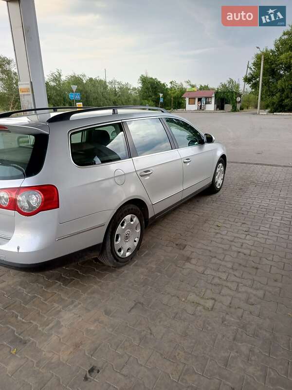 Универсал Volkswagen Passat 2006 в Марганце