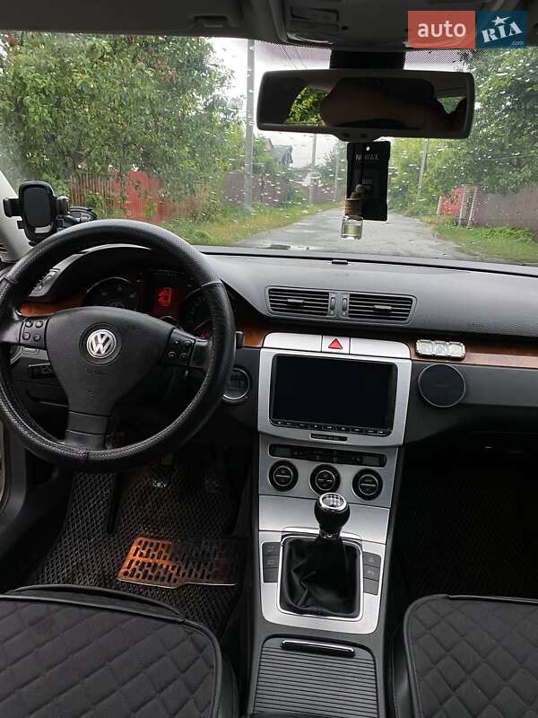 Седан Volkswagen Passat 2008 в Звягелі