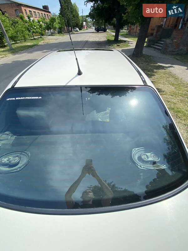 Седан Volkswagen Passat 1994 в Краснограді