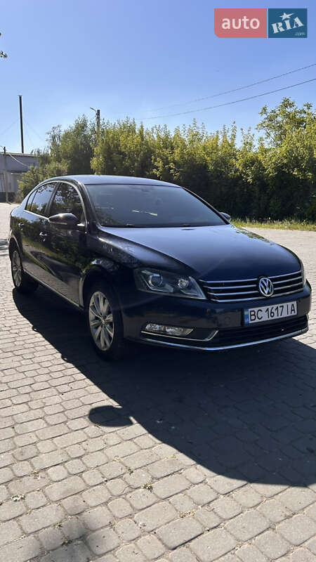 Седан Volkswagen Passat 2011 в Городке