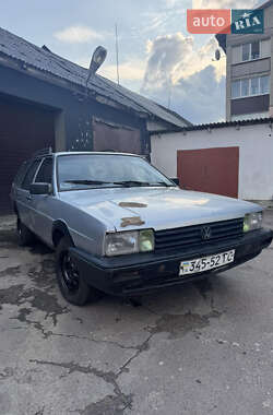 Універсал Volkswagen Passat 1987 в Сарнах