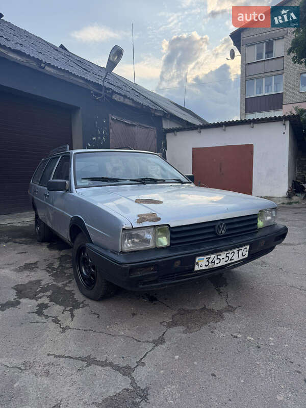 Универсал Volkswagen Passat 1987 в Сарнах