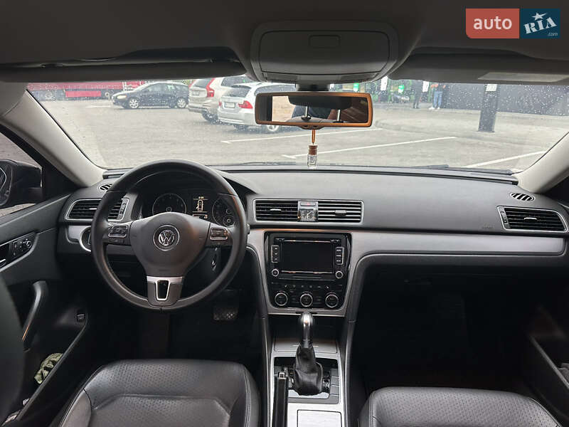Седан Volkswagen Passat 2011 в Стрые