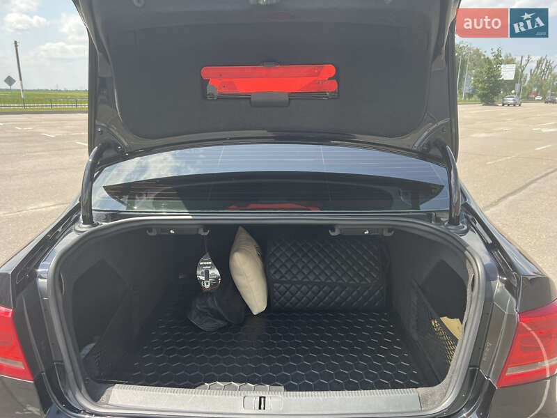 Седан Volkswagen Passat 2011 в Киеве