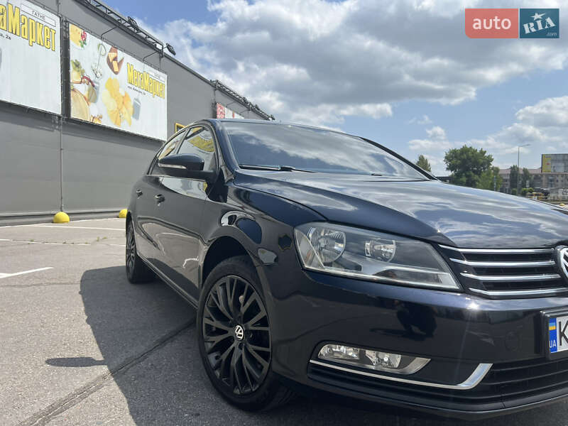 Седан Volkswagen Passat 2011 в Киеве