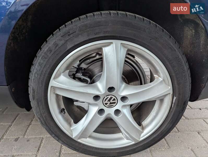 Седан Volkswagen Passat 2009 в Гадяче