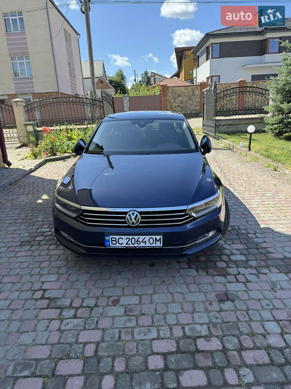 Седан Volkswagen Passat 2015 в Львове