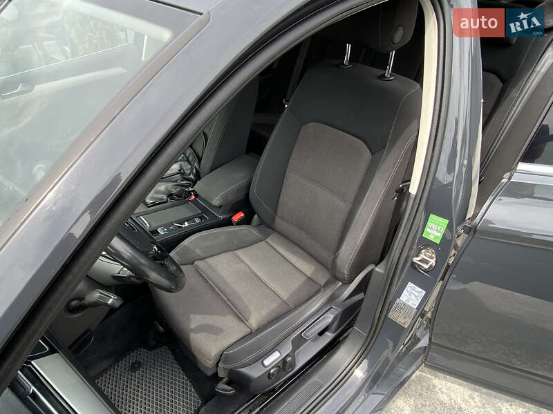 Седан Volkswagen Passat 2017 в Киеве
