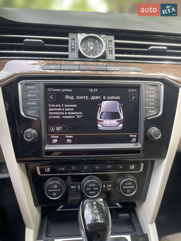 Универсал Volkswagen Passat 2015 в Вишневом