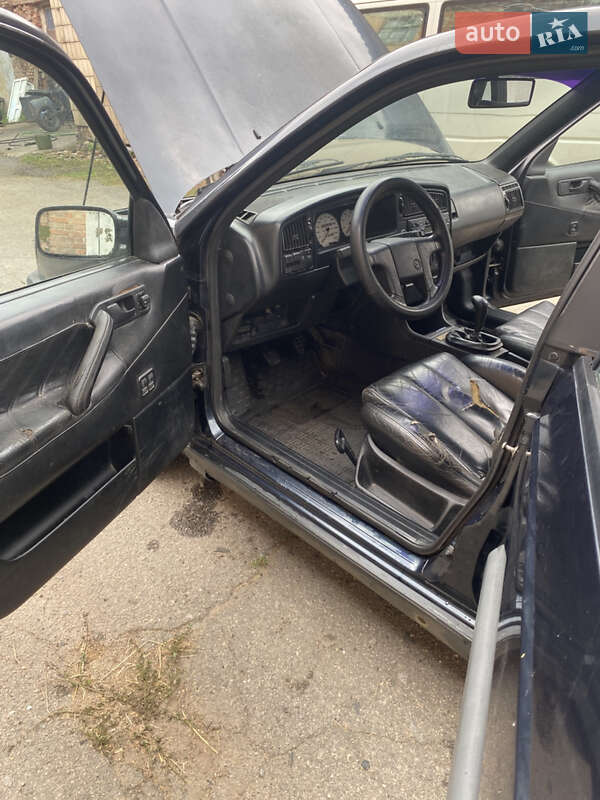 Седан Volkswagen Passat 1990 в Ромнах